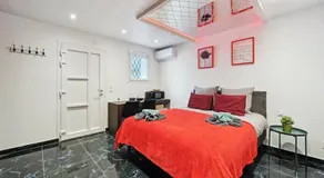 Love Room - Suite avec jacuzzi et sauna privatif - Image 4