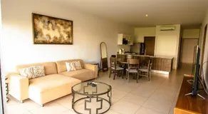 Apartamento apta para familias con piscina y jardín | Vistas a la ciudad - Image 2