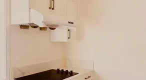 Modern Cozy Suite with AC near Metrotown Burnaby - Image 3