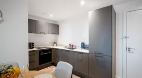 Elegant High Rise Retreat Stylish 2-Bed 2-Bath - Image 4