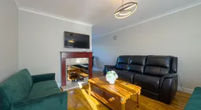 House - sleeps 7 private garden & parking - Image 5