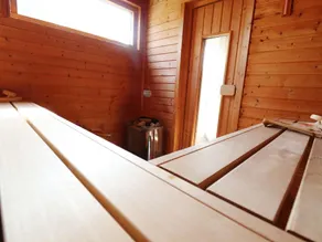 Holiday home with spacious enclosed garden - Image 2