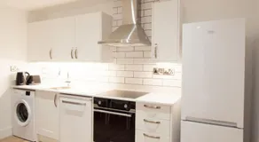 The Spitfire - Renovated 3-bed house in Cheltenham, SLEEPS 8 - Image 2