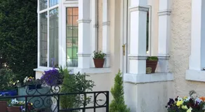 Wynberg House Bed & Breakfast Swansea - Image 3