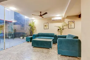 Super Townhouse Oak Udyog Vihar - Image 4