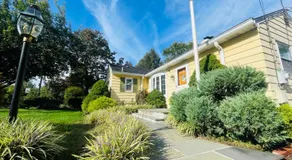 Private Estate, walk to Princeton downtown, 3 Bedrooms, 2 Bath, with Free Parking - Image 5