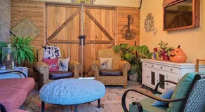The Crest Motel - Image 2