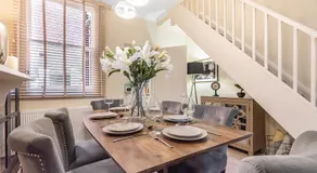 Chester City Centre Cottage, Sleeps 6 with FREE Parking - Image 2