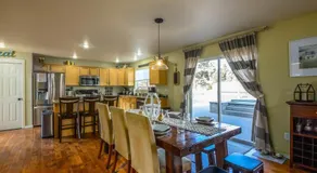 Wildflower Getaway HALF acre yard firepit hot tub bikes Dogs OK - Image 3