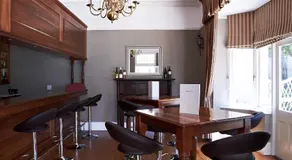 Parkes Manor - Image 4