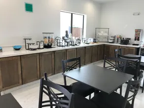 SureStay by Best Western Baytown - Image 3