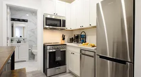 240-12 BRAND NEW Studio Prime location W&D - Image 3