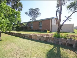 Glenfield Stylish 4 Rooms - 1Master + 3Queen Rooms - Image 2