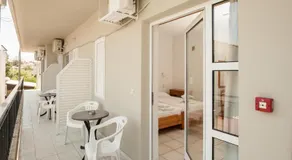 Niriis Hotel - Image 5