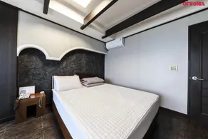Bridge Hotel - Image 1