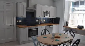 Luxury dog friendly home in Brixham harbour with sea views and free parking - Image 3