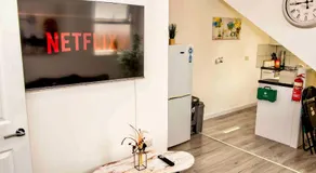 2 Bedroom Apartment Southsea - Sleeps 5 & Free Parking - Image 2