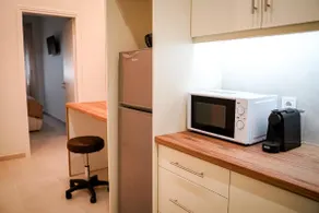 HeKo Collection Modern stay near Marina Zeas - Image 5