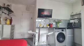 West Street Studios, Free WIFI, FREE Parking, Washer dryer - Image 4
