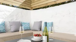 VITAMYN SEA, 4 bedroom house, Sleeps 8, 6 beds, Sea views, 5 min walk to harbour and beaches - Image 4