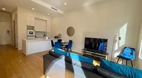 Luxe 2BR Executive Apartment Kingston Pool Parking WiFi BBQ Wine - Image 4