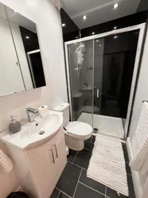 Hooper's Sandy Beach Guest Rooms - Image 2