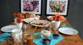 BnB Maison d'Art Breakfast in the Art Gallery - Image 2