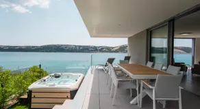 D HOUSE - Image 3