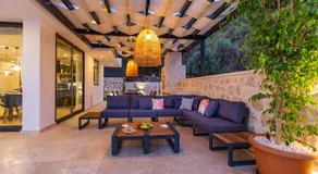 Villa Phi with heated indoor pool - Image 4