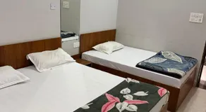 RADHA DEVI GUEST HOUSe - Image 3