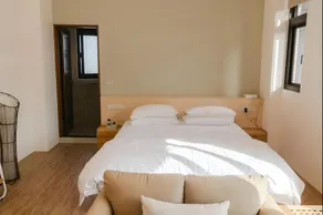 Comfortable accommodations near Luodong Night Market for up to 12 guests - Image 5