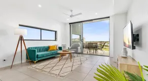 Water View 2BR Apt with Fast WiFi, Pool and Parking - Image 2