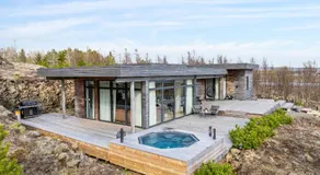 Spacious 4BR Summerhouse With Hot Tub - Image 5