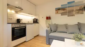 Neue zentrale Souterrain-Wohnung 24h Self Check-In - Image 3