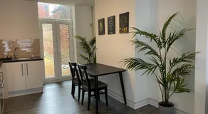 CityStays Rooms with Free Parking - Image 3