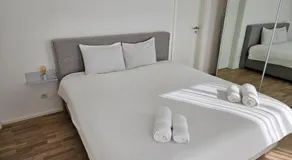 New Spacious Two Bedroom Center with Parking, near Public Transport - Image 4