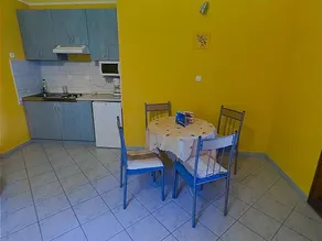 Apartment- yellow - Image 2