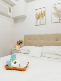 Zinnia Towers 1BR Condo with PS4 Karaoke Netflix & Swimming Pool - Image 4