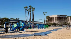 Venice Beach Lux Retreat Coastal Apartment Haven - Image 2