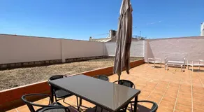Piso junto metro, gran terraza y parking gratis - Image 5