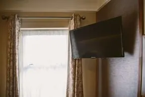 The Farnham Arms Hotel - Image 3