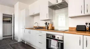 Hull City Centre Sleeps 4 Free Parking - Image 4