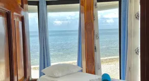 Beachfront Hostel - Image 2