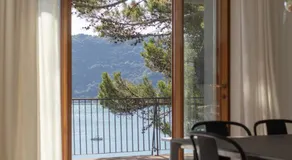 Exclusive designer apartment Facing Palmaria Island Spacious scenic terrace Bright Modern Interiors Fully equipped kitchen Air conditioning Private parking Up to 6 guests - Image 4
