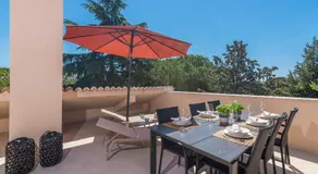 JUST RENOVATED stylish 2 bedrooms apartment only a few steps from the beach! - Image 3