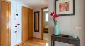 Vivienda con zona de trabajo, piscina y parking - Image 5