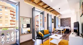 Beautifully Designed Studio with Lots of Natural Light - Image 2