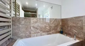 Cosy Modern Grimsby Home - Image 5