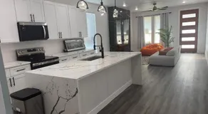Luxury Downtown 4 Bedroom Home - Image 2