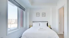 Downsview Park Luxury Townhome near Yorkdale Transit - Image 2